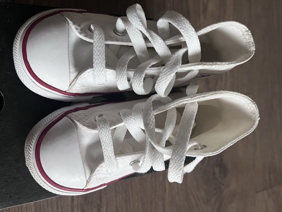 Бели високи кецове Converse