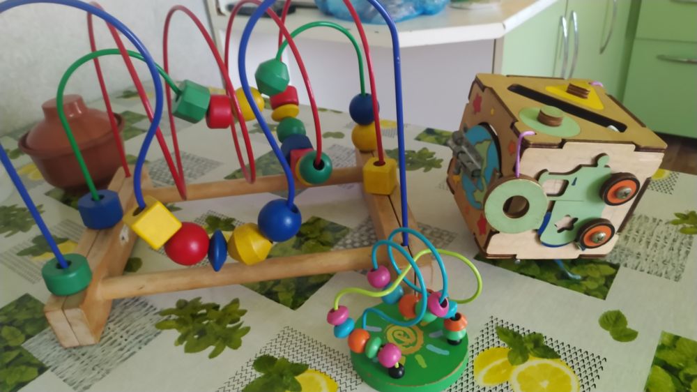 Продам развивающие игрушки