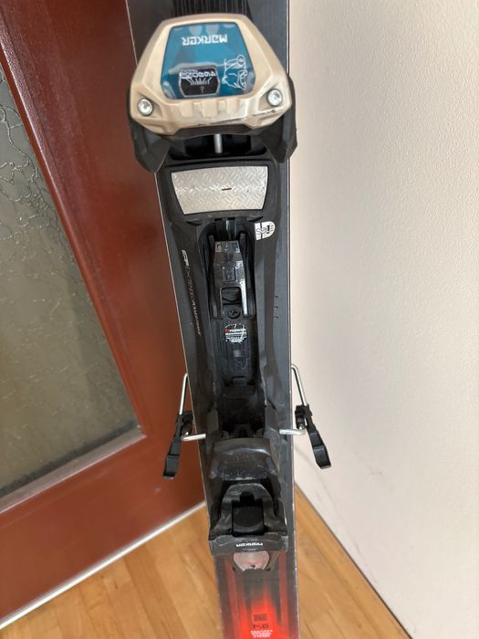 Ски all mountain Volkl mantra m6 96 туринг с колани и крампони