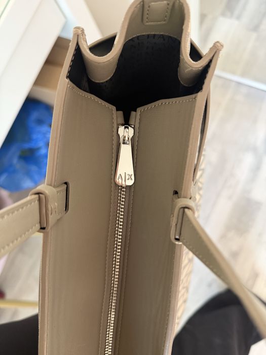 Armani exchange чанта