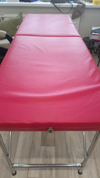 Продам кушетку (чехол в подарок)