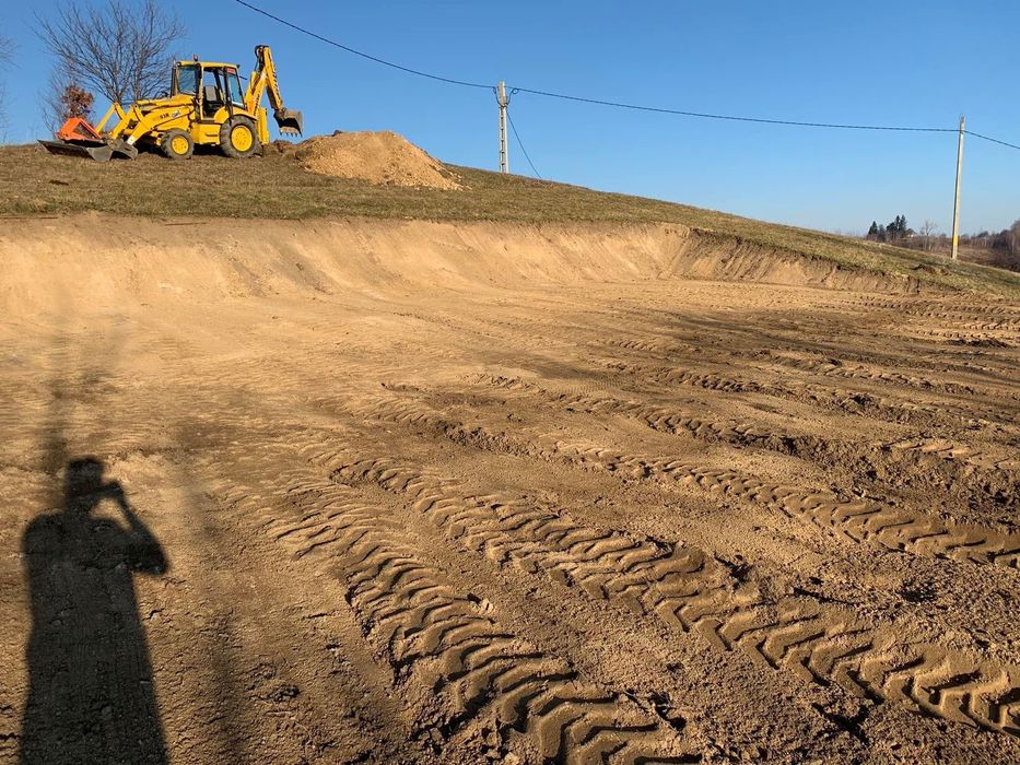 Buldoexcavator cilindru camioneta  de inchiriat Zarnesti/Brasov