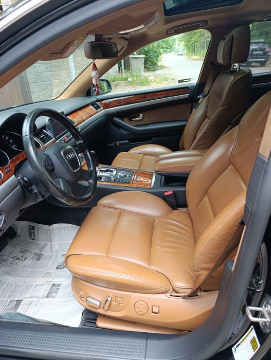 AUDI A8 QUATTRO V8  Full options.