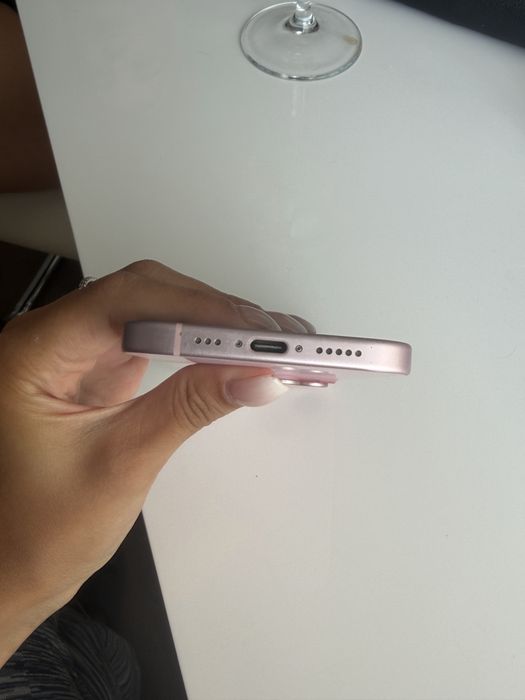 Iphone 15 pink