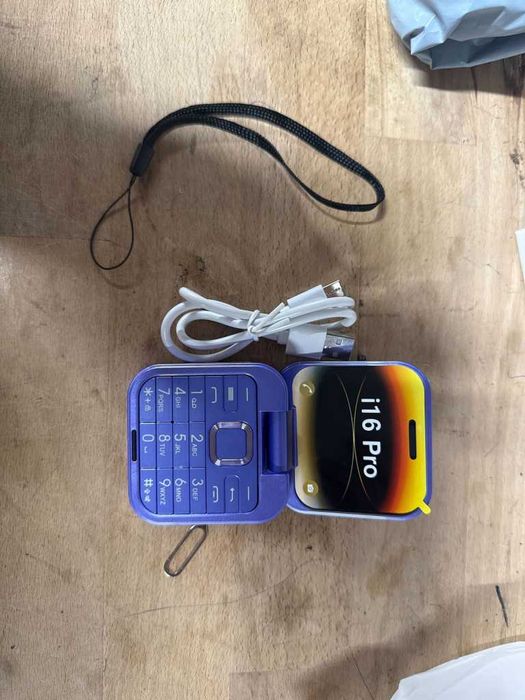 Мини мобилен телефон i16 Pro с двоен екран, LED фенер,камера, Dual SIM