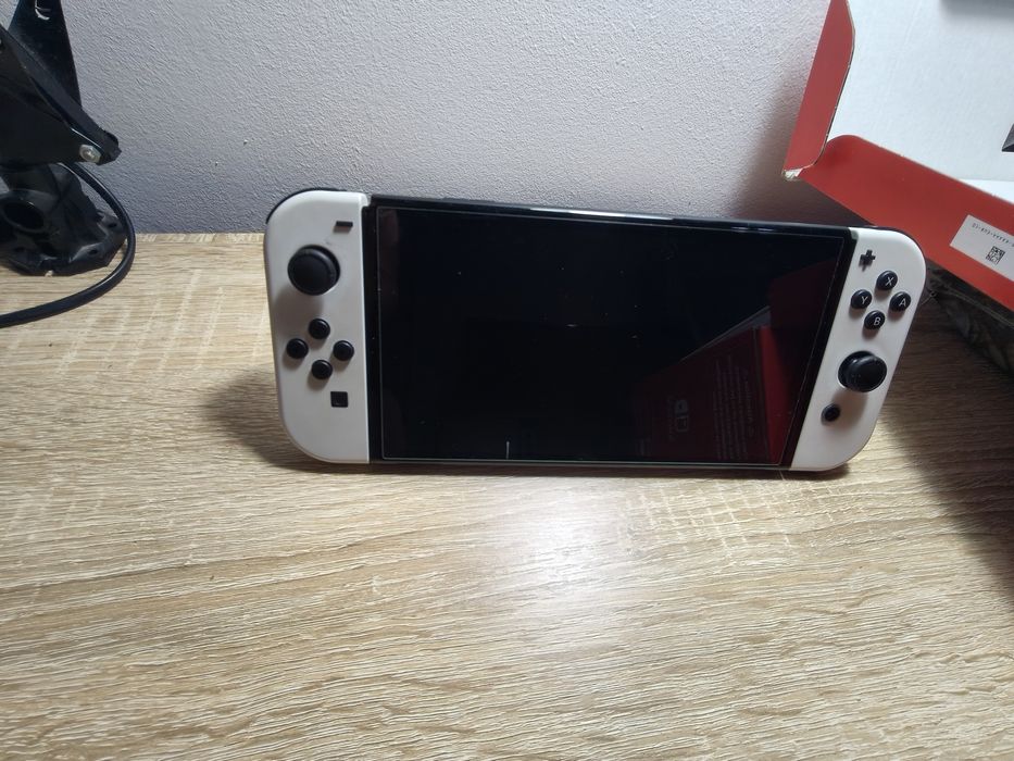 Nintendo switch oled white cu 4 jocuri și gentuțe +CADOU o gentuța cu