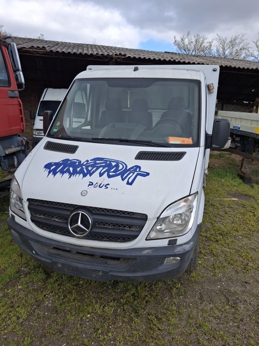 Mercedes Benz Sprinter.