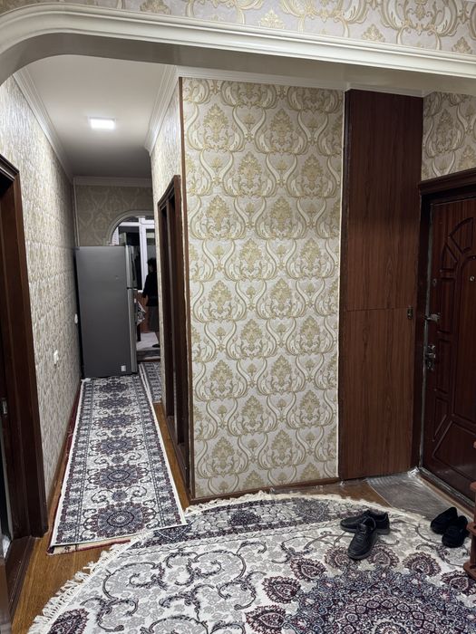 3 xonali uy sotiladi mebellari bilan