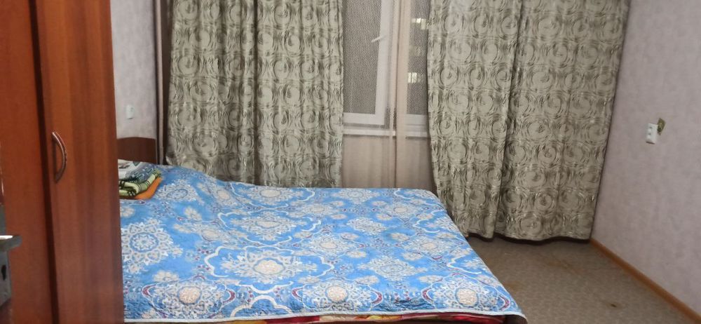 Продается 4 - х комнатная квартира.