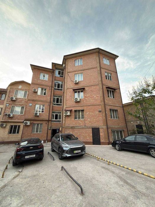 м.Буюк Ипак Йули Дипломатия новостройка 2-комн 2/4 46 м² ремонт
