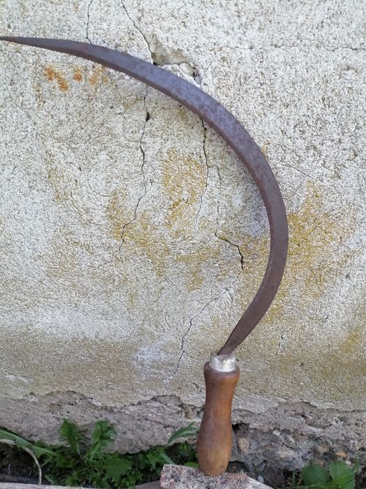 Стар кантар и сърп