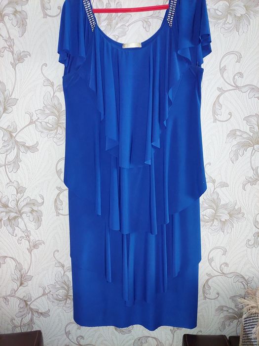 Продам платья и тунику размер 52-54.