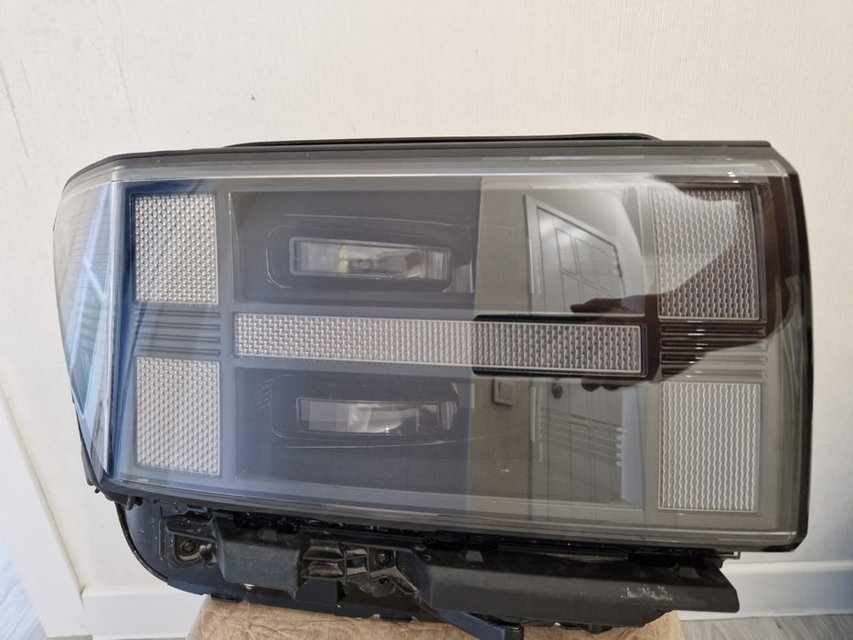 Продам фару на Hyundai Santa Fe