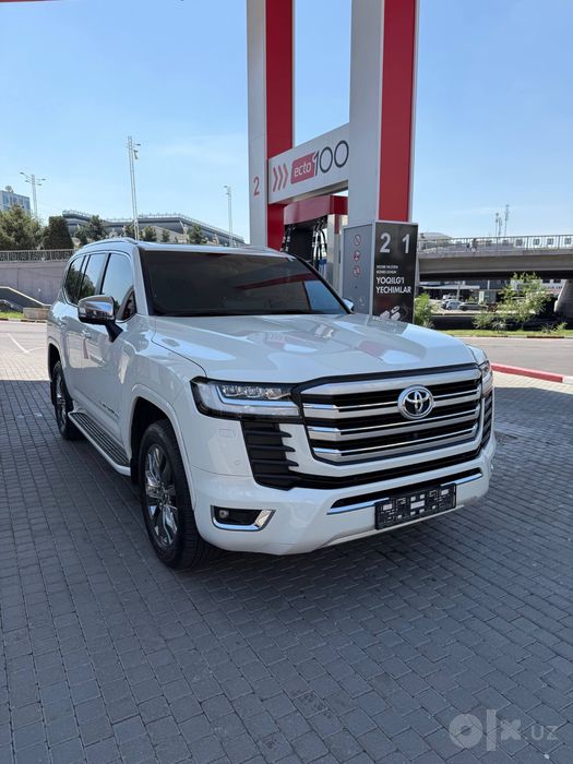 Toyota Land Cruiser 300