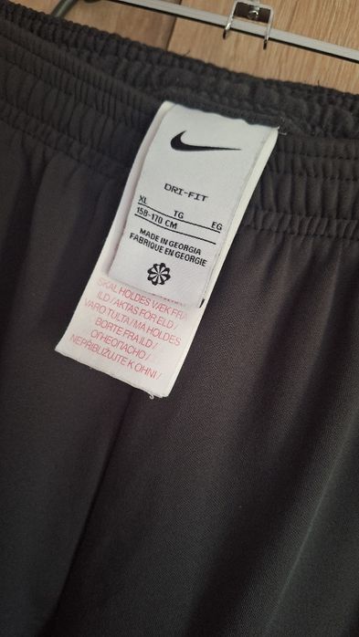 Юношески пролетно-есенен екип на Nike