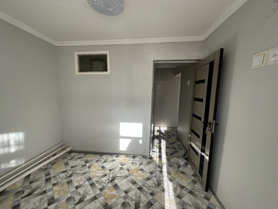 Продаётся 2 этаж 2 х комнатная в районе вокзала 6 метр веранда