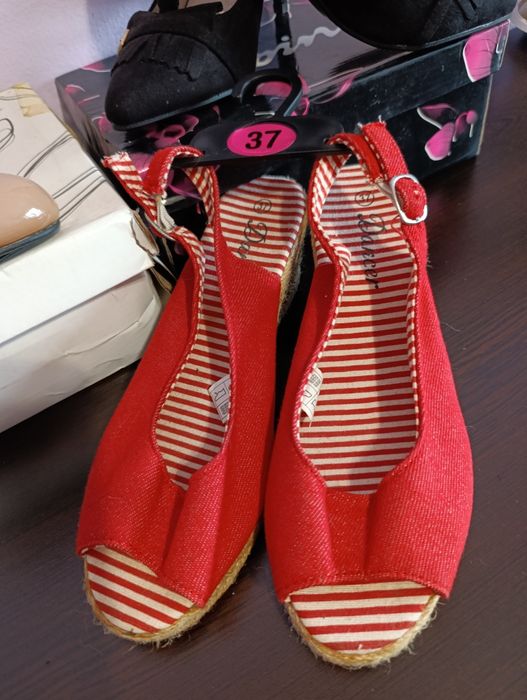 Дамски обувки. Всичко по 10 €/ бр.