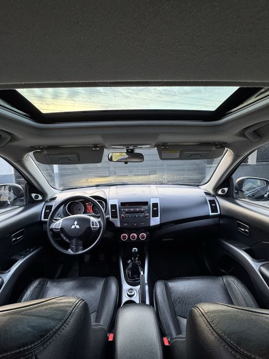 Mitsubishi Outlander 2.0 DID 4x4 -7 locuri- înmariculat