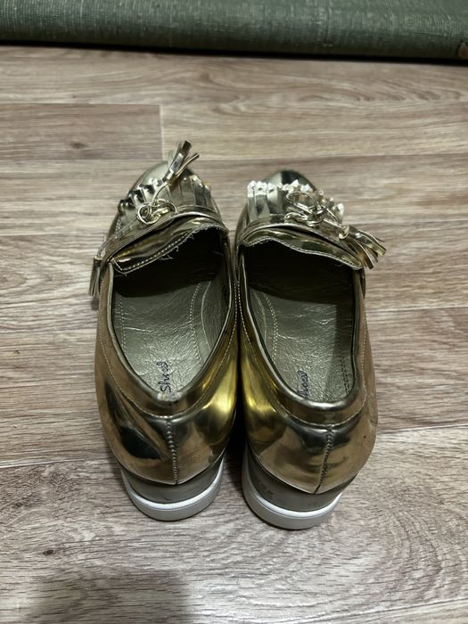 Продам лоферы золотистые