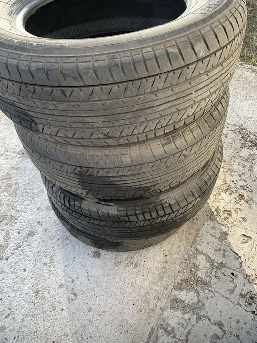 Продам летныие шины размер 215/65 R16
