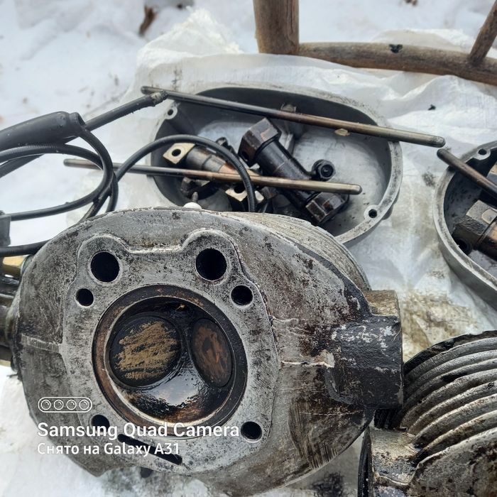 Продам запчасти на мотоцикл Урал.