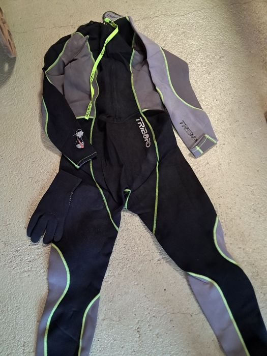 Костюм за гмуркане с чорапи и ръкавици