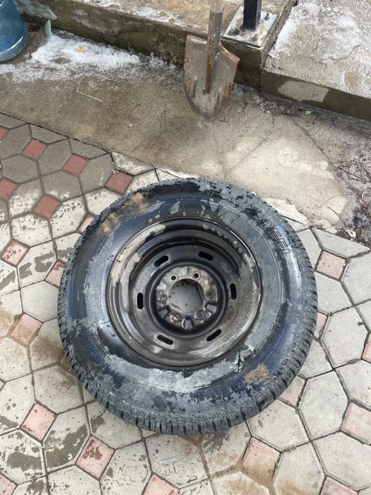 Шина на Делику,С диском