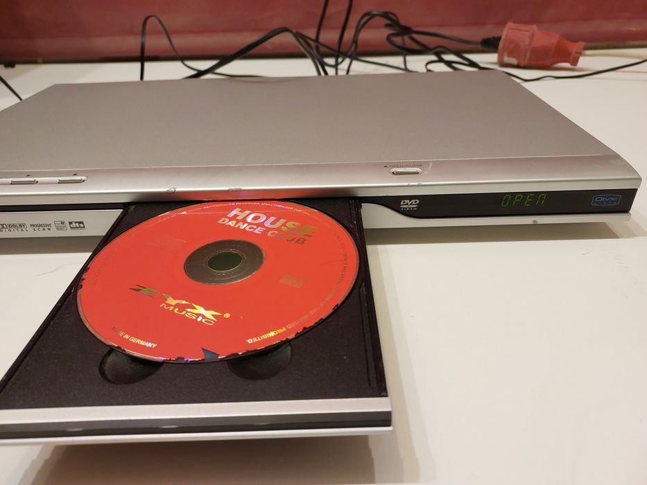 DVD/CD-player LG, MP3, Dolby, Divx, model DVX9700. Perfect funcțional