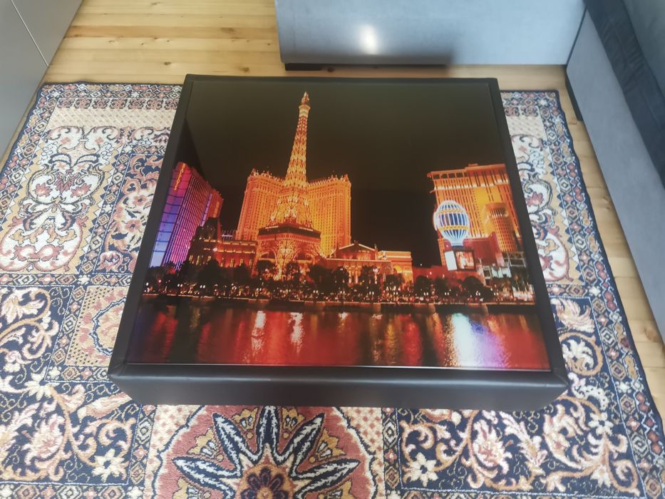 Маса за хол или всекидневна