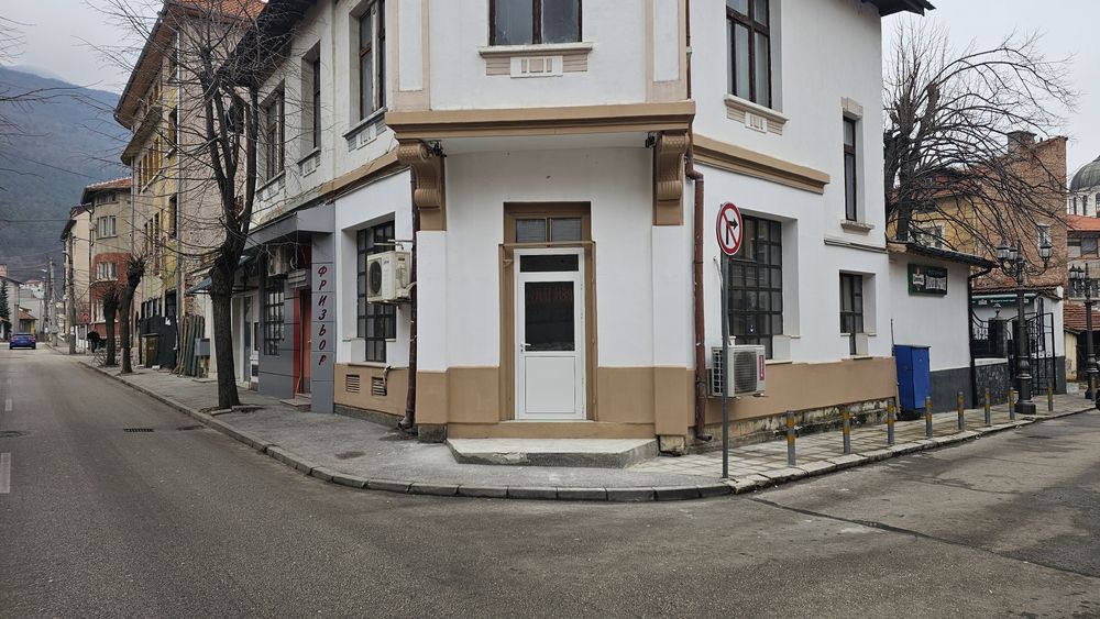 Дава се под наем Магазин в Враца, Подбалканска - 54 кв.м за 408 € - Снимка #1