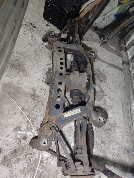 Балка задний на Мерседес W210