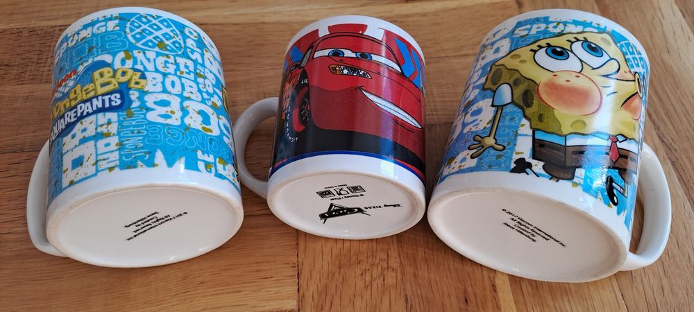 Различни комплекти чаши