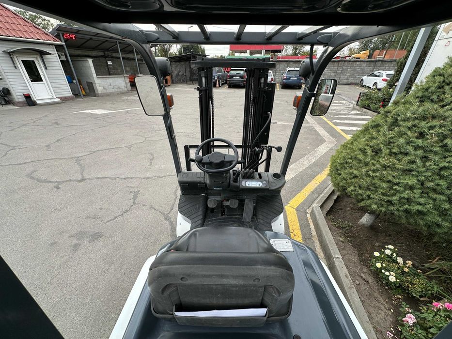 Nissan UniCarriers FD15 - автомат, side shift,