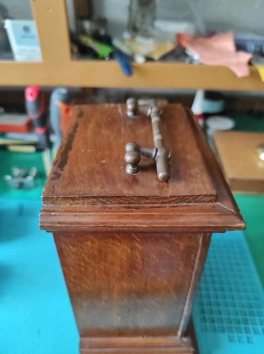 Стар Немски Механичен Часовник с Ключ-Обслужен