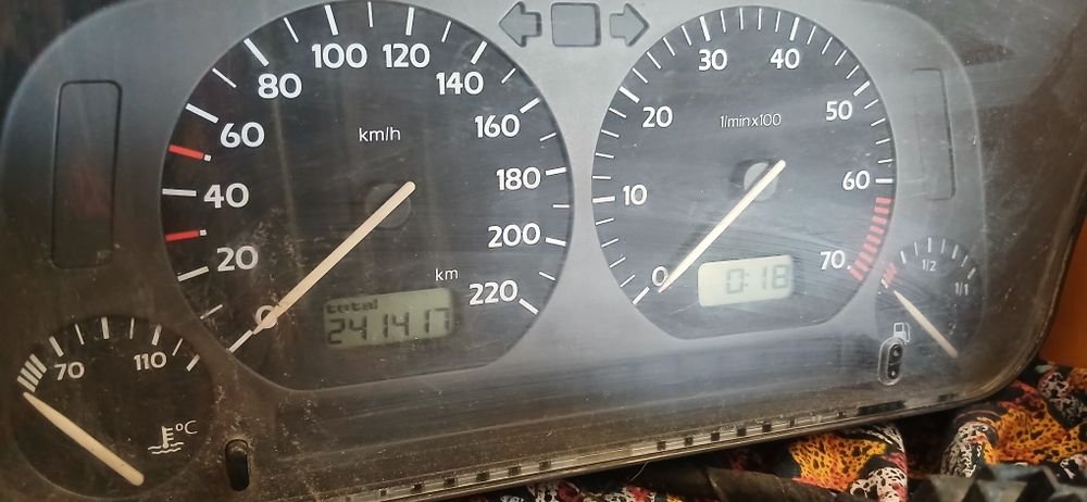 Гольф 3 ,венто щитки приборовл