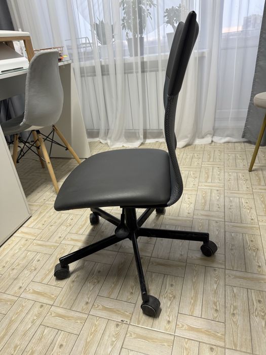 Продам офисный стул