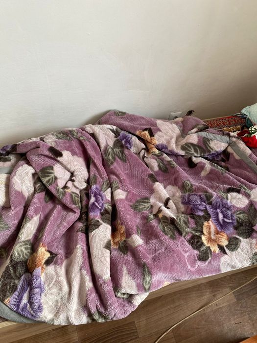 Корпе,одеяло сатылады, общий 5000 тенге барлыгы