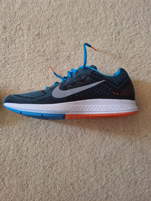 Маратонки NIKE нови