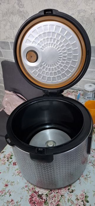 Мультиварка Redmond