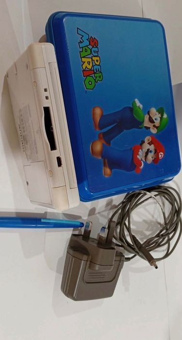 Nintendo DS Lite White + Super Mario Case