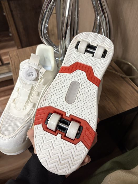 Кроссовки с роликами размер 40