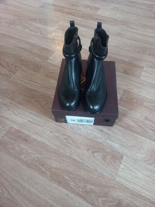 Продам сапоги новый