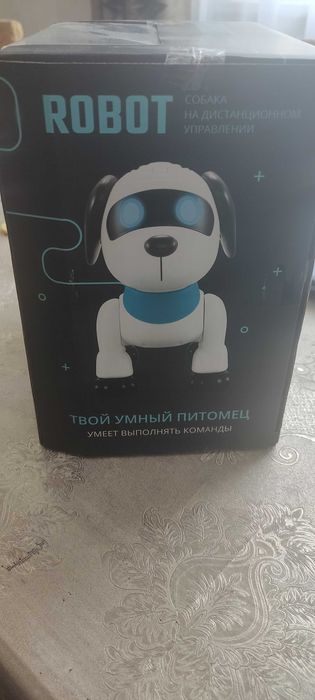 Робот собака игрушка, выполняет команды