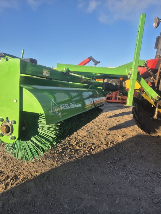 Коммунальная щетка Kerland (Беларусь)