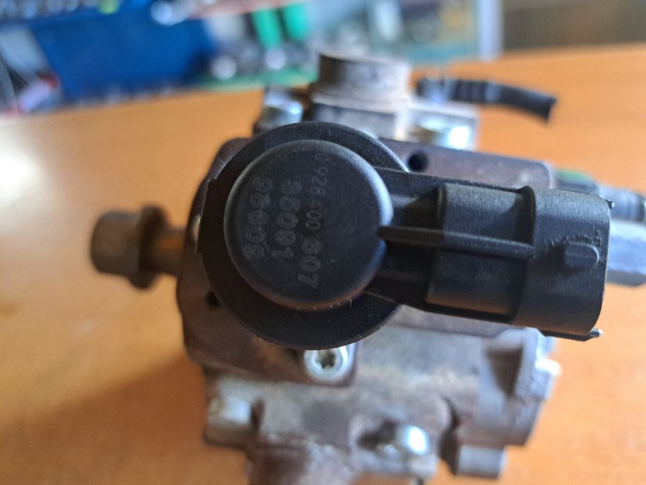 Pompă înaltă presiune Peugeot Citroen 1.6 1.4 Hdi 0445010102