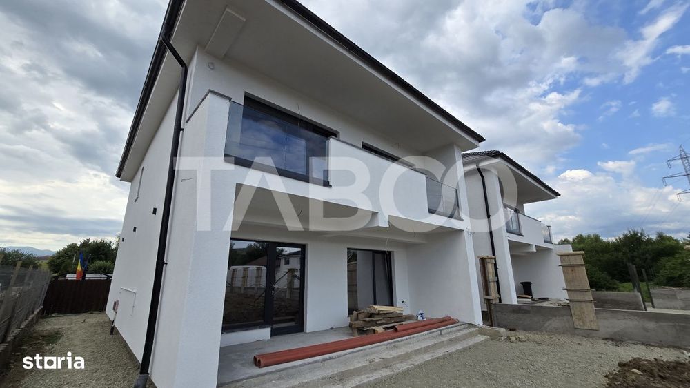 Duplex de vanzare 450mp teren liber 4 camere 2 bai 2 parcari Selimbar