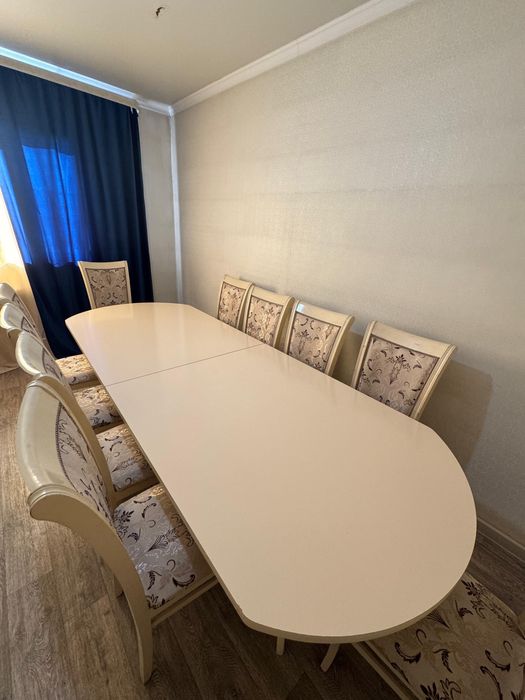 Гостевой стол и 12 стульев