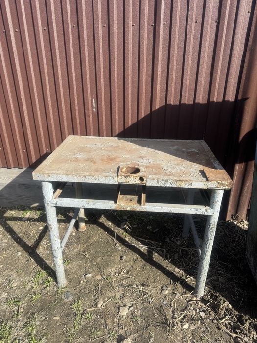 продам железный верстак