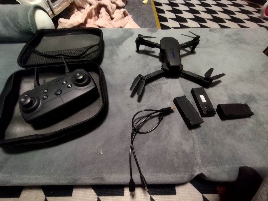 Дрон квадрокоптер