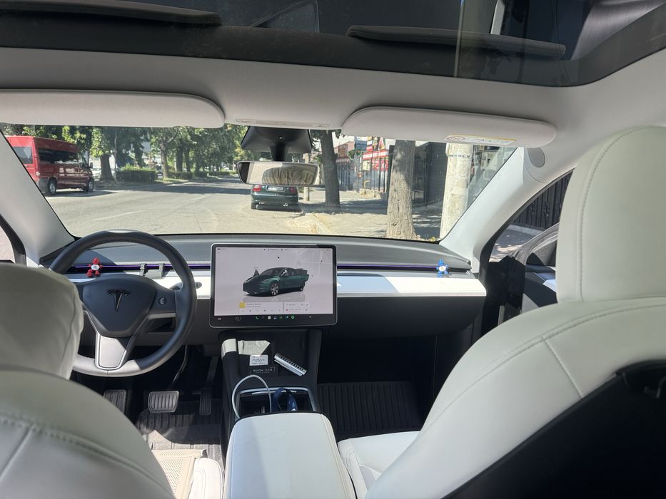 TESLA Model Y 2024 — imagine 5
